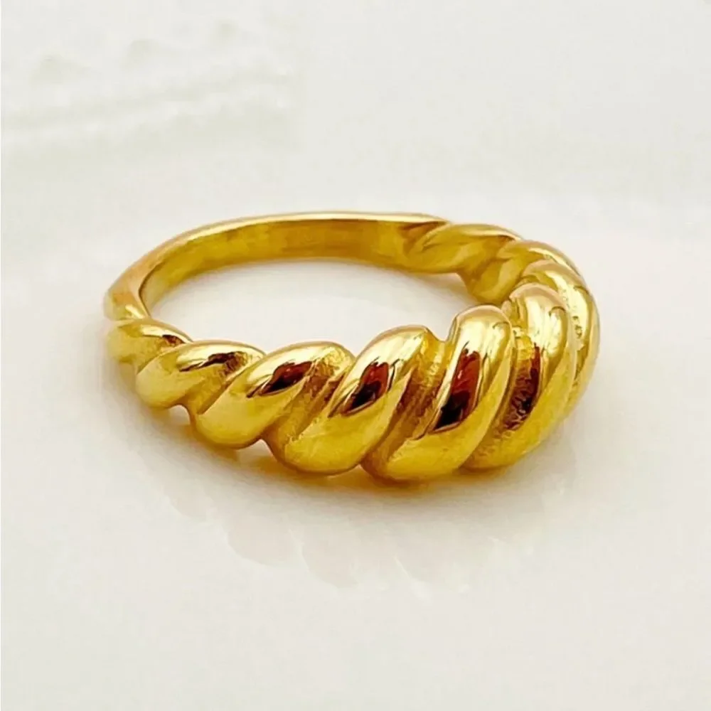 Vintage style twisted ring N627